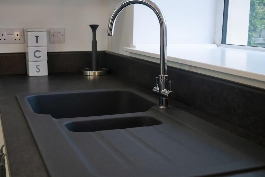 Central 2 Bedroom Luxury Home Close To River Ness Inverness Exteriér fotografie