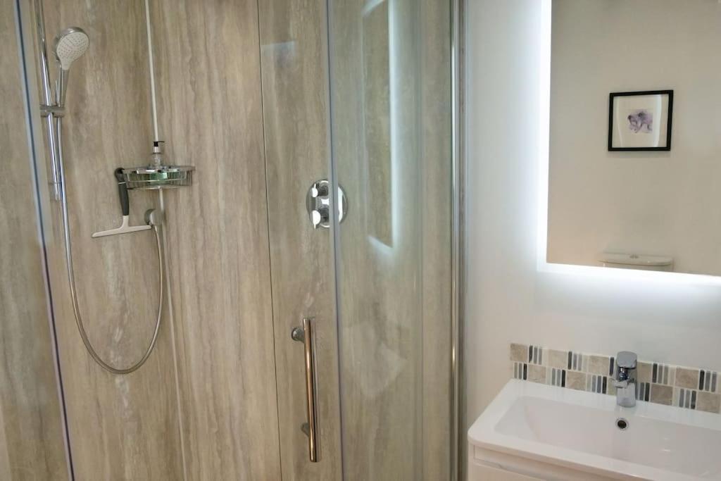 Central 2 Bedroom Luxury Home Close To River Ness Inverness Exteriér fotografie