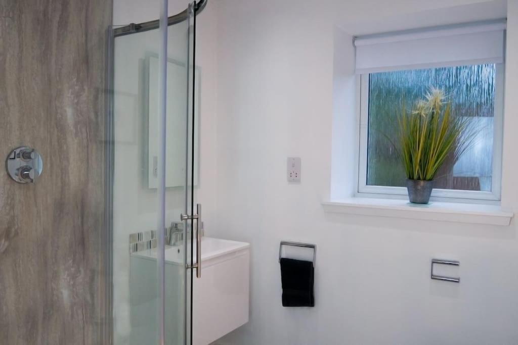 Central 2 Bedroom Luxury Home Close To River Ness Inverness Exteriér fotografie